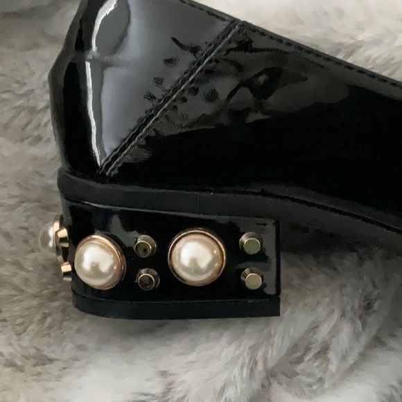 💰🚨CLEARANCE 🚨💰 
Black shiny loafer slip on dress w/gold and pearl accents - Picture 4 of 8